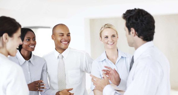 Liệu đồng nghiệp trưa nay đi ăn cùng có thực sự là một người bạn của bạn?