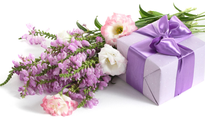 Nên cẩn thận khi tặng hoa cho đối tác!