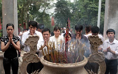 Muôn chuyện thờ cúng ở công sở