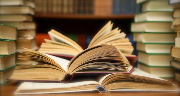 Vì sao bạn háo hức mua hàng đống sách nhưng không bao giờ đọc hết chúng?