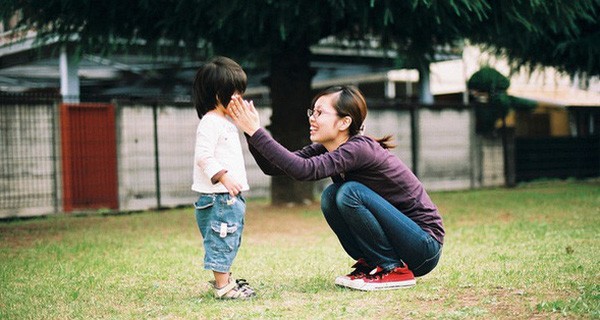 “5 phút thủ thỉ” và “cái ôm 8 giây” – hai cách dạy con ngoan được nhiều cha mẹ Nhật áp dụng