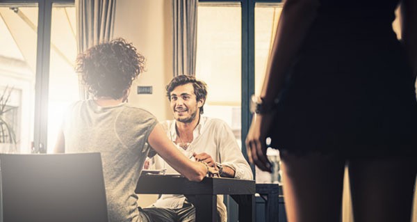 Tại sao đàn ông có vợ thường có sức hút hơn các thanh niên FA?