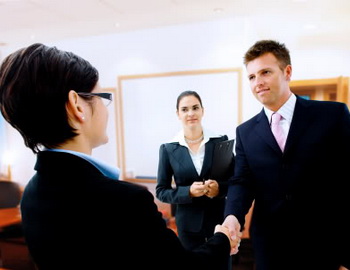 Làm gì để xây dựng mối quan hệ vững chắc với sếp mới