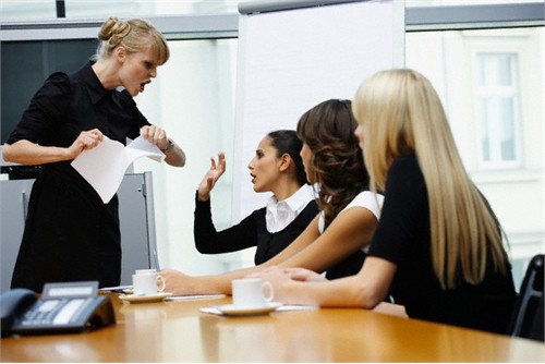Chiêu thức đối phó khi bị đồng nghiệp ghen tị