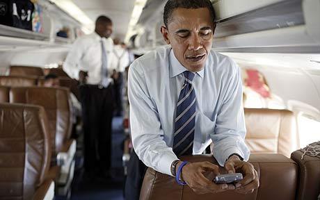 Học tổng thống Obama cách sử dụng điện thoại.
