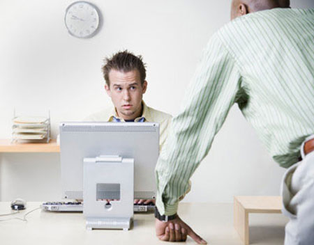 Khéo léo trước những đồng nghiệp không đáng tin