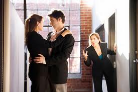 Nghệ thuật ứng xử với “Sếp ông” trước “Sếp bà”