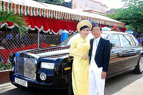 Đời kinh doanh của lão đại gia lấy vợ 20 tuổi