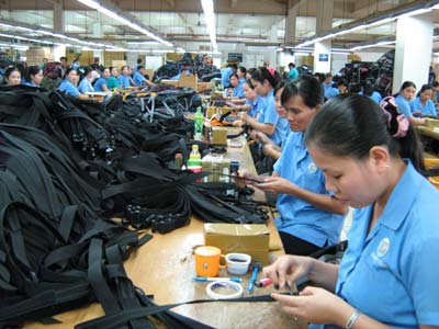 Sếp cắt thưởng còn nhân viên kiếm thêm lo tết