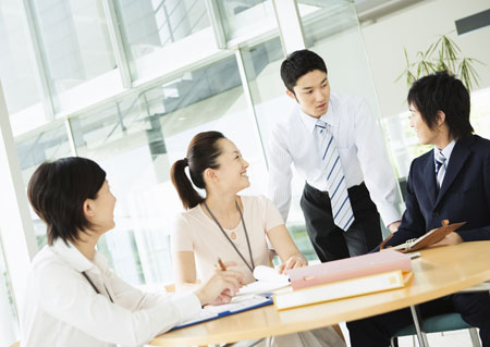Nghề nghe hào nhoáng nhưng lương siêu “bèo”