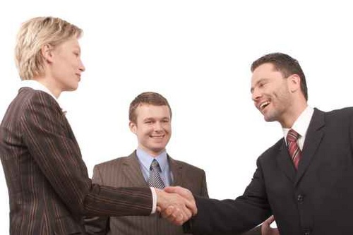 Ứng xử khéo léo trong môi trường công sở nhà nước