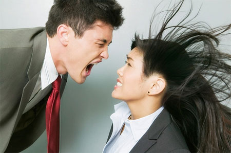 “Văn hóa chửi” nơi công sở