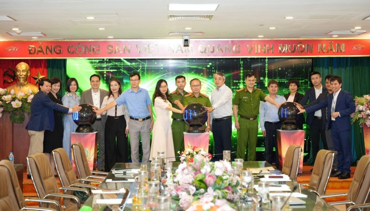 MISA phối hợp với Trung tâm RAR thuộc Bộ Công an triển khai đăng ký chứng thư chữ ký số trên ứng dụng VNeID cho người dân